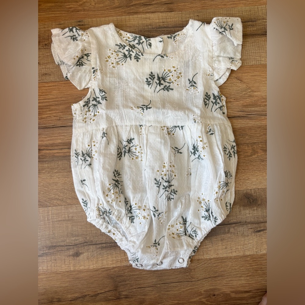 8 Assorted Baby Rompers 3-6mo - Picture 3 of 8